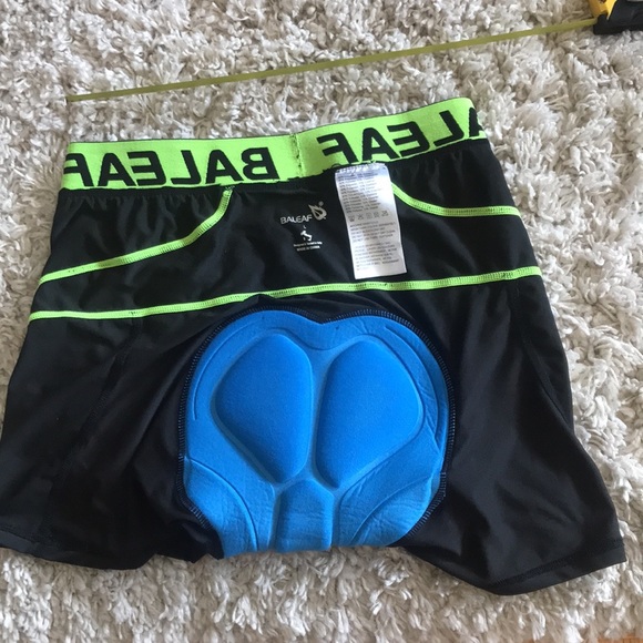 CYCLING UNDER SHORTS. BICYCLE ACCESSORIES - Picture 2 of 5